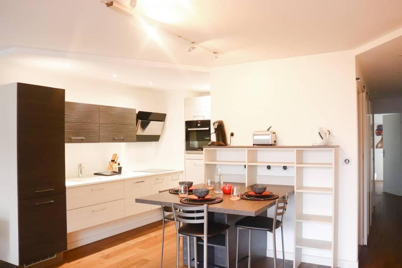 T3 Au Centre Ville Avec Balcon, Parking Gratuit Кимпер Екстериор снимка