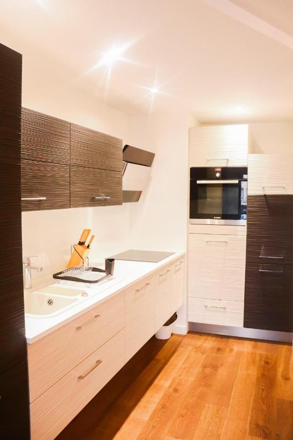 T3 Au Centre Ville Avec Balcon, Parking Gratuit Кимпер Екстериор снимка